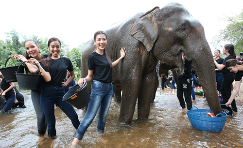  “มิสไทยแลนด์เวิลด์ 2015” เก็บตัวกาญจนบุรี วันที่สาม ตะลุยเพื่อน้อง โรงเรียนบ้านหนองปลาซิว