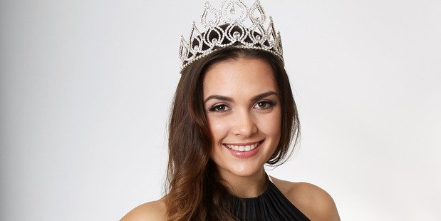 Miss World New Zealand นางงามจิตกุศลใช้ม้าบำบัดคนพิการ