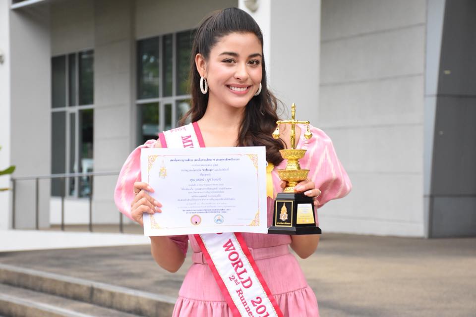 เลน่า รองอันดับ 2 มิสไทยแลนด์เวิลด์ 2018 เข้ารับประทานโล่รางวัลเกียรติยศ 