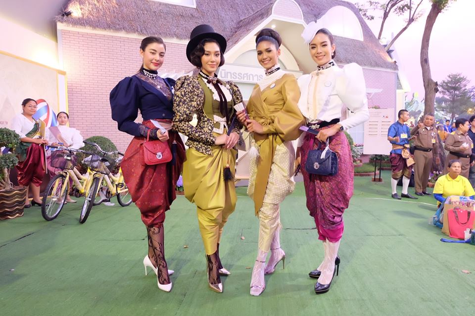 สาวๆ กองมิสไทยแลนด์เวิลด์ ร่วมงานอุ่นไอรัก สายน้ำแห่งรัตนโกสินทร์