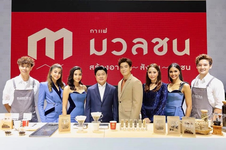อาเล็ก ธีรเดช นำทีม สาวงาม นิโคลีน แพรว และเลน่า จาก Miss Thailand World 2018 ร่วมดริปกาแฟ จากแหล่งเมล็ดกาแฟที่มีคุณภาพ ในงาน THAIFEX2019