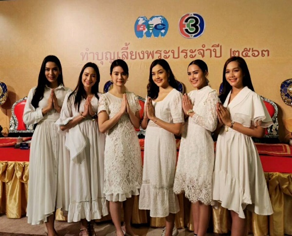 เกรซและแผ่นฟิล์ม 2 สาวจากเวที Miss Thailand World 2019 ร่วมทำบุญปีใหม่ที่ช่อง 3