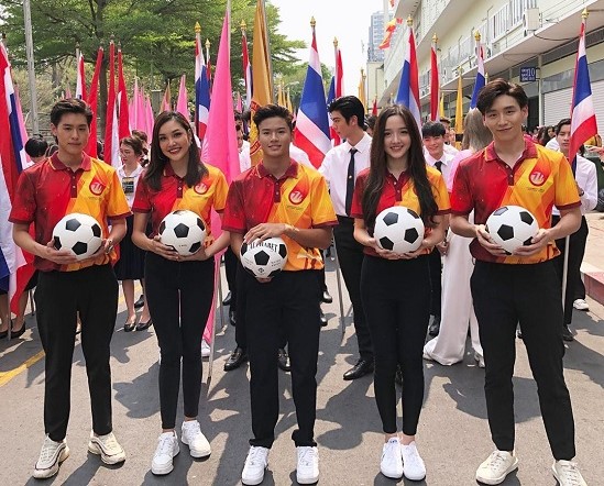 เกรซ Miss Thailand World 2019 ร่วมเดินขบวนพาเหรดในงานฟุตบอลประเพณีจุฬาฯ-ธรรมศาสตร์ ครั้งที่ 74 