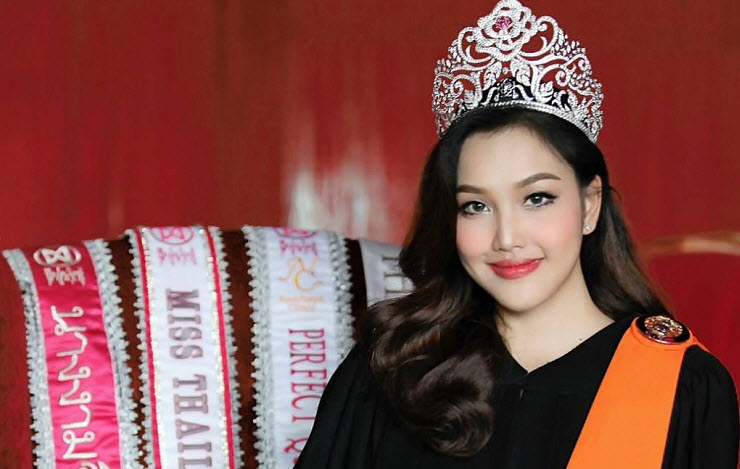ขอแสดงความยินดีว่าที่บัณฑิต เกรซ-นรินทร Miss Thailand World 2019 และ ทูตกรมสุขภาพจิต กระทรวงสาธารณะสุข สำเร็จการศึกษาปริญญาตรี เอกจิตวิทยา คณะศิลปศาสตร์ มหาวิทยาลัยธรรมศาสตร์