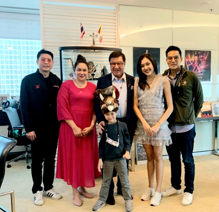 เกรซ Miss Thailand World 2019 เข้าพบผู้ใหญ่เพื่อสวัสดีปีใหม่ 2564  พร้อมเผยมีโปรเจคใหญ่ช่วยเหลือคนไทย เร็วๆนี้